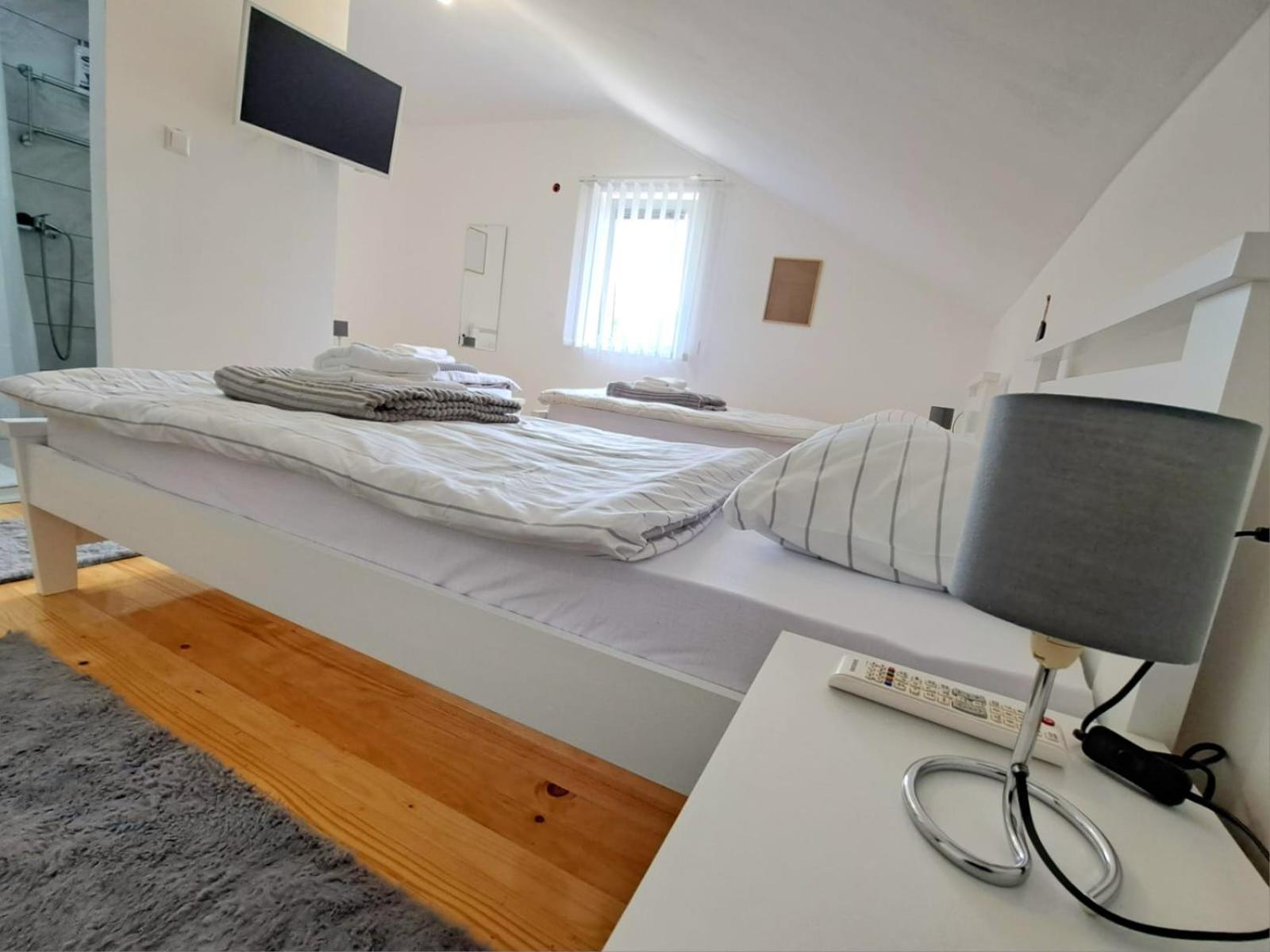 Sobe Zizi Bed & Breakfast Jajce Exterior photo