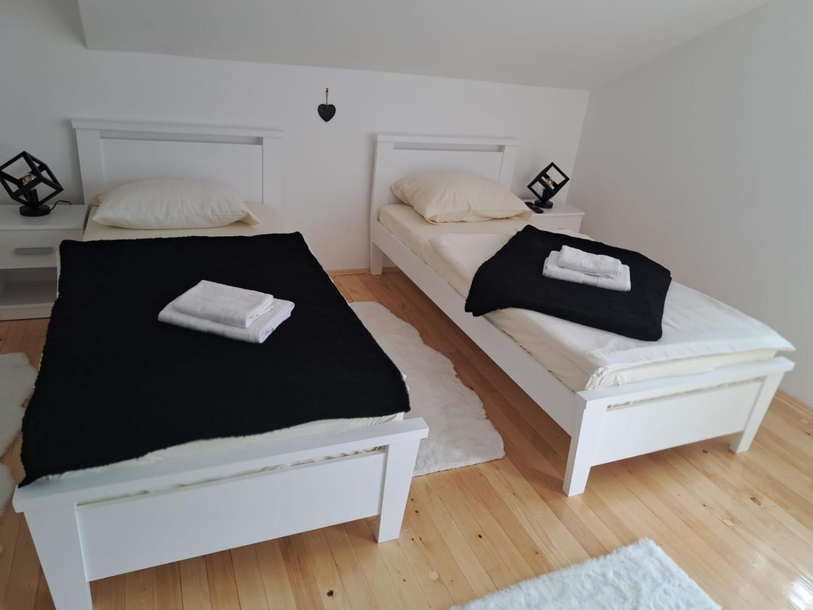 Sobe Zizi Bed & Breakfast Jajce Exterior photo
